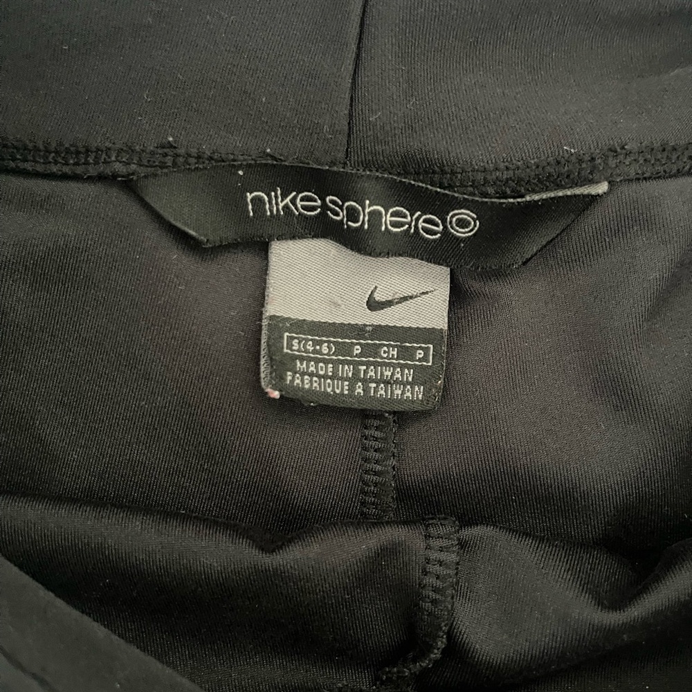 Nike Sphere shorts size Small - Picture 3 of 3